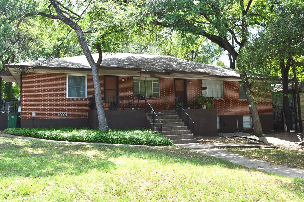 View 917 Keith LN Unit #B in Hancock Park 917 Keith LN Unit #B - property photo 1 - Luxury home in Hancock Park, Austin, TX