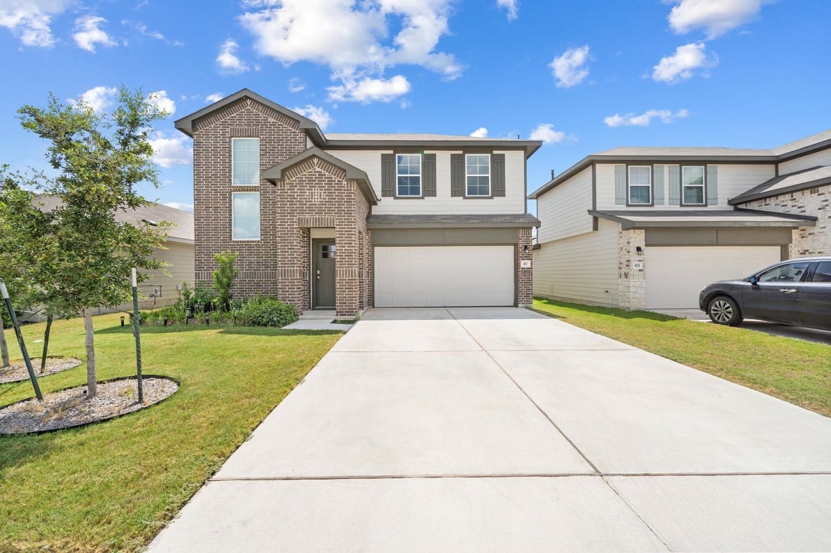 View 917 Lake Sweetwater LN in Prairie Lakes Ph 1 Sec 1 917 Lake Sweetwater LN - property photo 1 - Luxury home in Prairie Lakes Ph 1 Sec 1, Kyle, TX