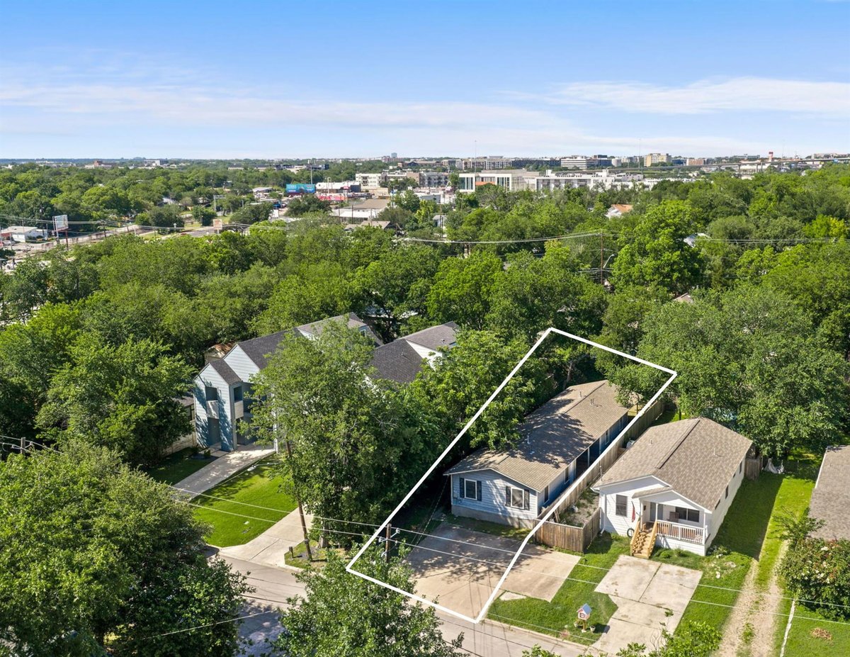 View 918 E 50th in Ridgetop 918 E 50th - front exterior - Luxury home in Ridgetop, Austin, TX