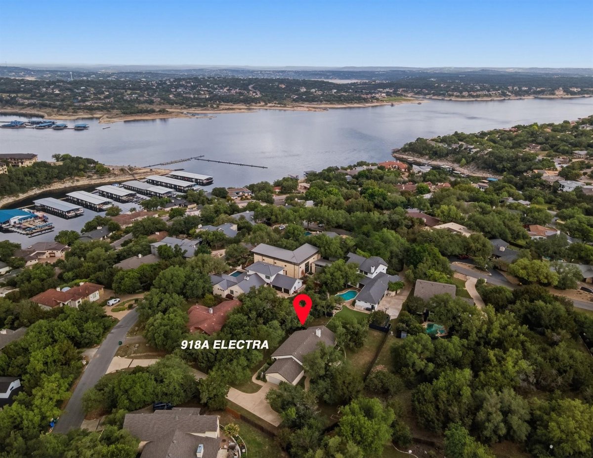 918A Electra - front exterior - Luxury home in LAKEWAY SEC 17, Austin, TX