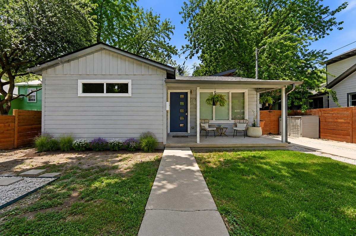 View 919 E 51st ST Unit #A in Ridgetop 919 E 51st ST Unit #A - front exterior - Luxury home in Ridgetop, Austin, TX