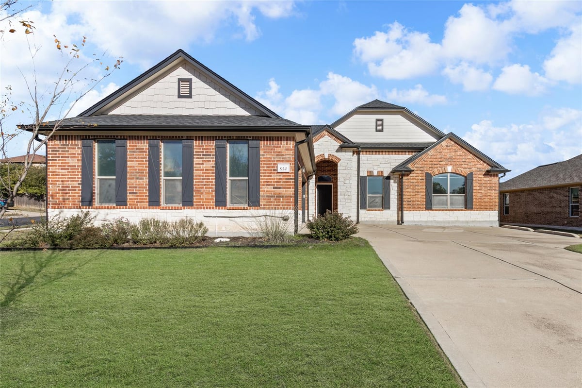 View 920 Autumn Sage Way in Spring Trails Ph 6 920 Autumn Sage Way - front exterior - Luxury home in Spring Trails Ph 6, Pflugerville, TX