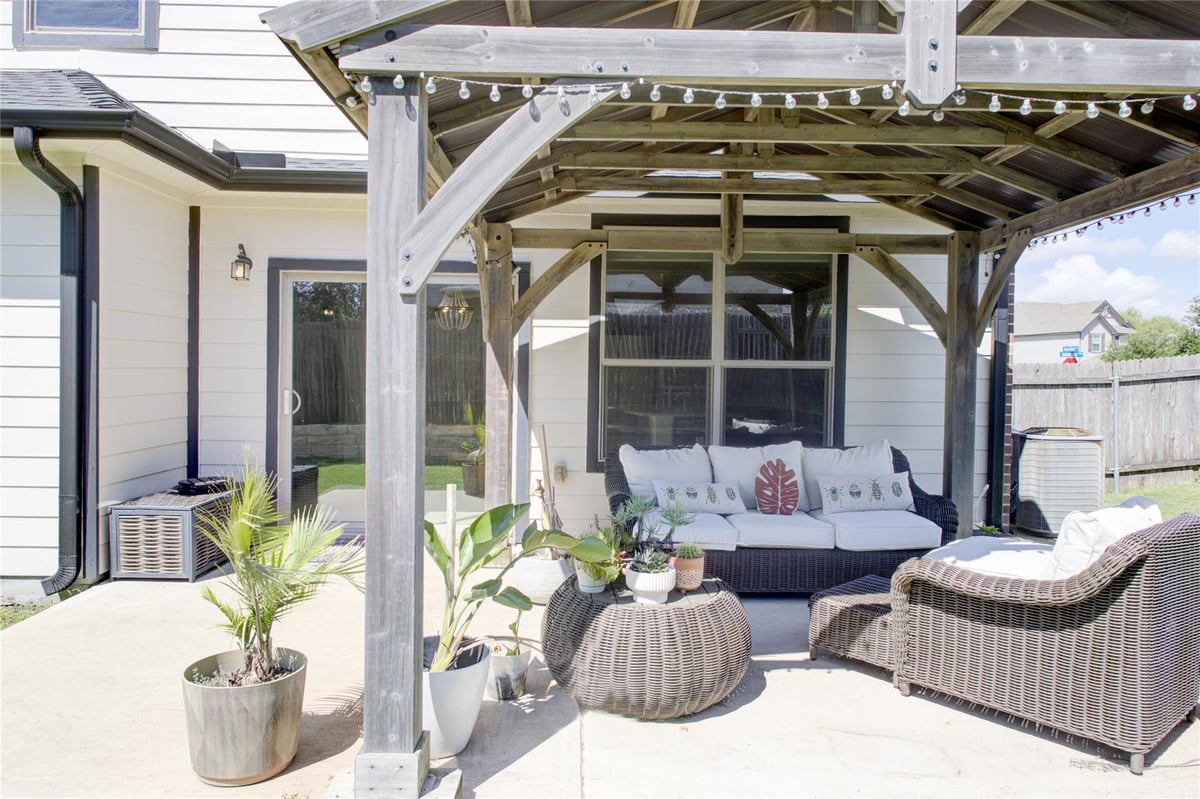 Living area at 920 Autumn Sage Way - 5 bed 3 bath home