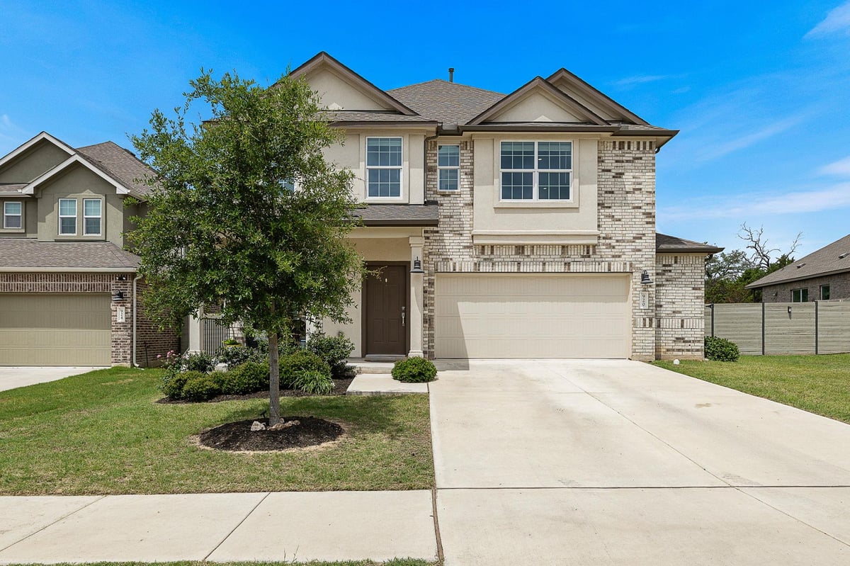 920 Legends LN - front exterior - Luxury home in Wolf Ranch, Georgetown, TX
