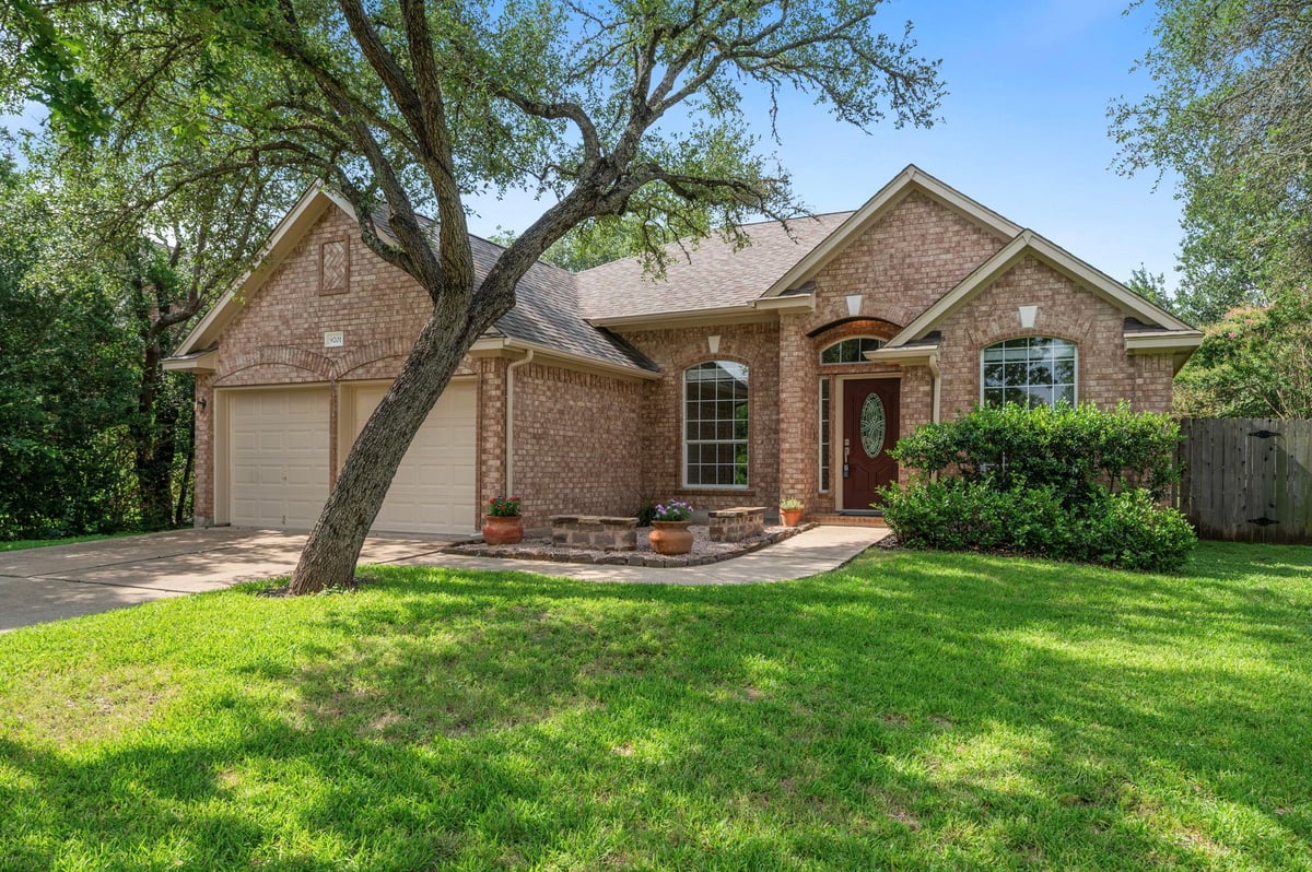 View 9201 La Siesta BND in Village At Western Oaks Sec 16 9201 La Siesta BND - front exterior - Luxury home in Village At Western Oaks Sec 16, Austin, TX
