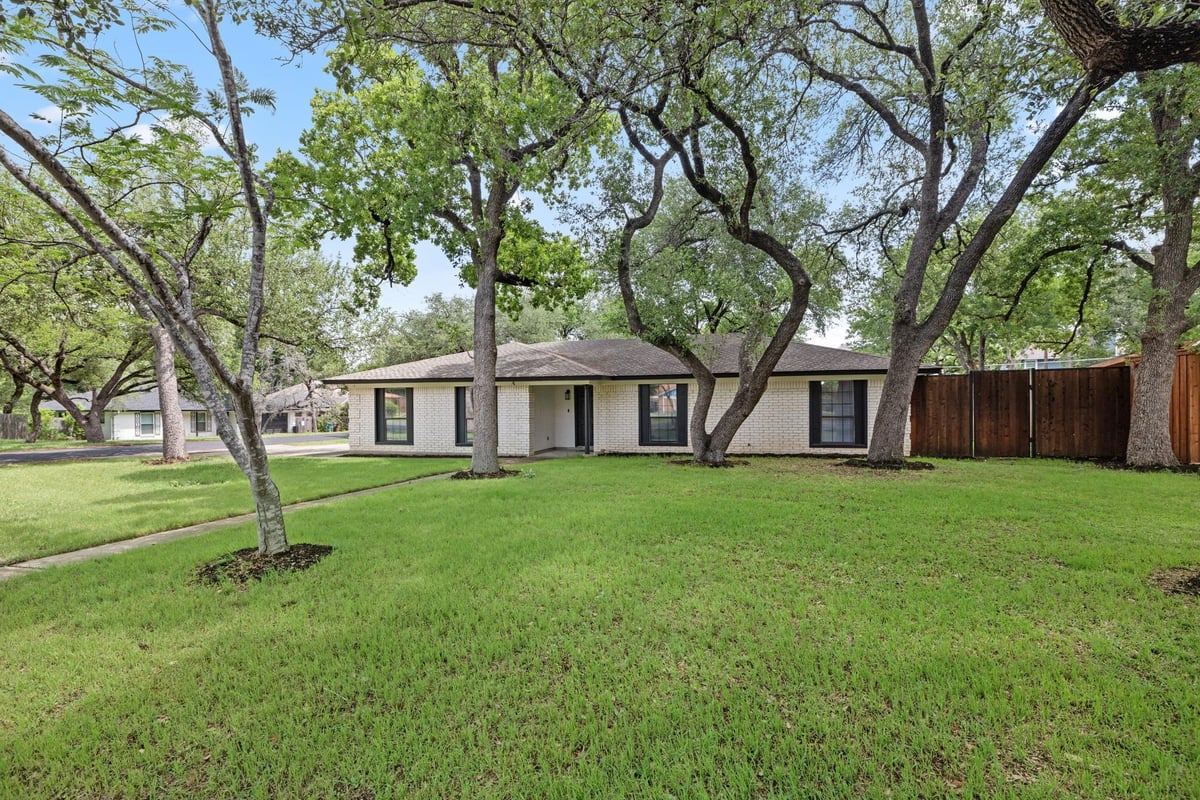 View 9201 Robins Nest LN in Jolly Oaks Ph 1 9201 Robins Nest LN - property photo 1 - Luxury home in Jolly Oaks Ph 1, Austin, TX