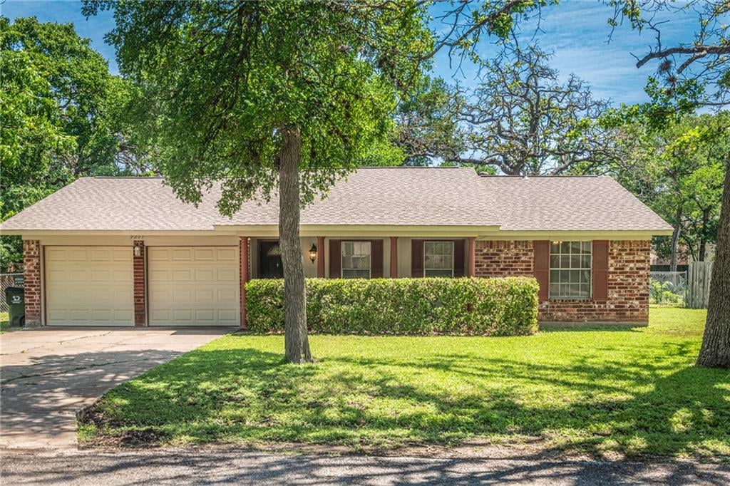 View 9207 Robins Nest Ln in Jolly Oaks Ph 1 9207 Robins Nest Ln - front exterior - Luxury home in Jolly Oaks Ph 1, Austin, TX