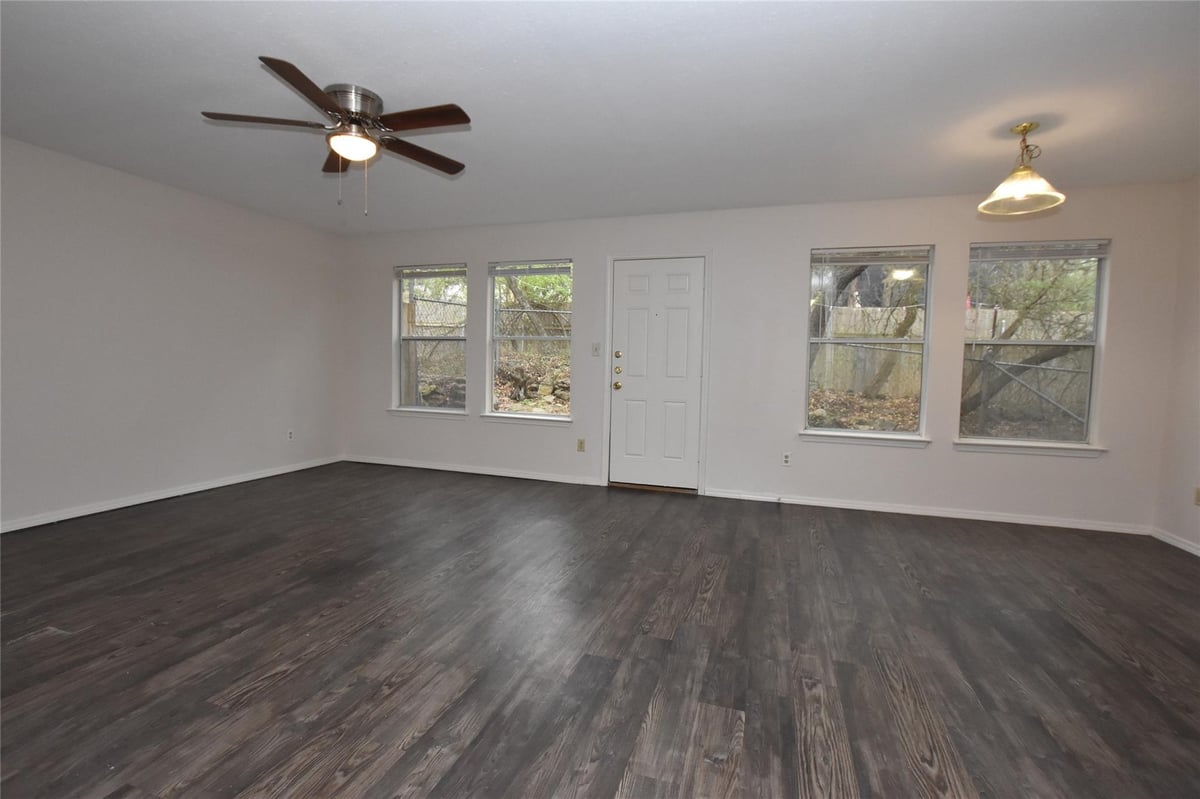 Bathroom at 921-923 Sagewood Trl - Hughson Heights Sec 03 C, San Marcos, TX