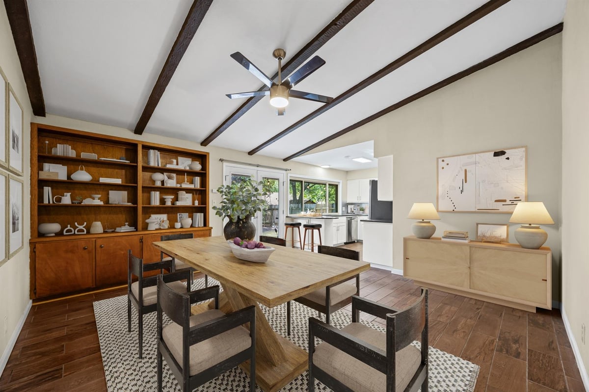 Living area at 9215 Hunters Trce E - 4 bed 2 bath home