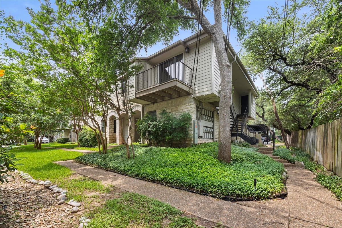 View 9226 Jollyville Rd Unit #262 in Arcadia Condo Amd 9226 Jollyville Rd Unit #262 - front exterior - Luxury home in Arcadia Condo Amd, Austin, TX