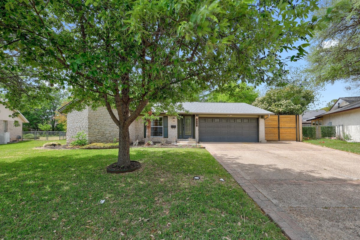 View 9226 Meadow Vale in Quail Creek West Sec 03 9226 Meadow Vale - property photo 1 - Luxury home in Quail Creek West Sec 03, Austin, TX