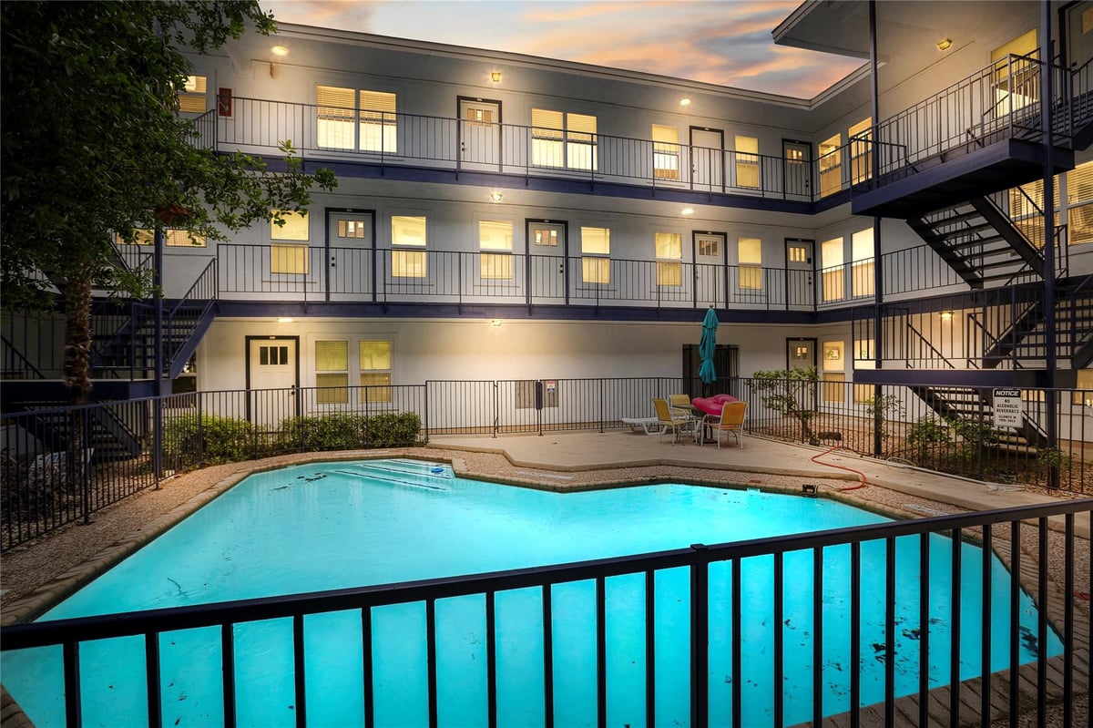 View 923 E 41st St Unit #101 in Dure Len C 923 E 41st St Unit #101 - front exterior - Luxury home in Dure Len C, Austin, TX