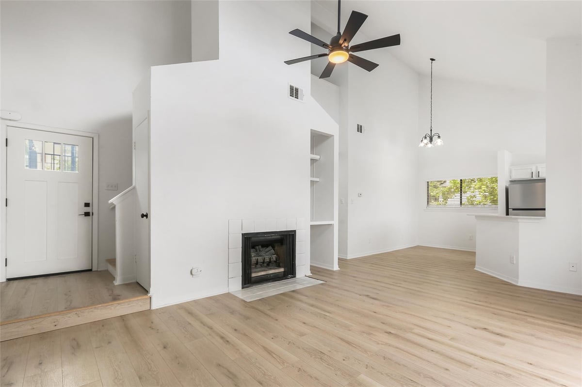 View 923 E 41st ST Unit #201 in Dure Len C 923 E 41st ST Unit #201 - front exterior - Luxury home in Dure Len C, Austin, TX