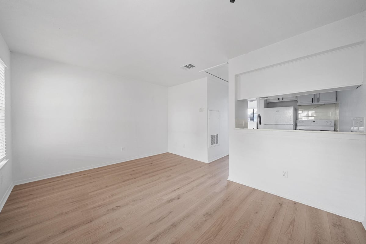 View 923 E 41st ST Unit #305 in Dure Len C 923 E 41st ST Unit #305 - property photo 1 - Luxury home in Dure Len C, Austin, TX