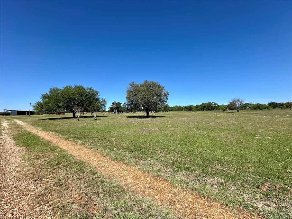 View 924 Hwy 95 in Medford, William 924 Hwy 95 - front exterior - Luxury home in Medford, William, Smithville, TX