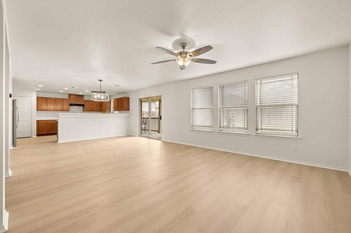 View 924 Oatmeal DR in Lakes At Northtown Sec 04 924 Oatmeal DR - property photo 1 - Luxury home in Lakes At Northtown Sec 04, Pflugerville, TX