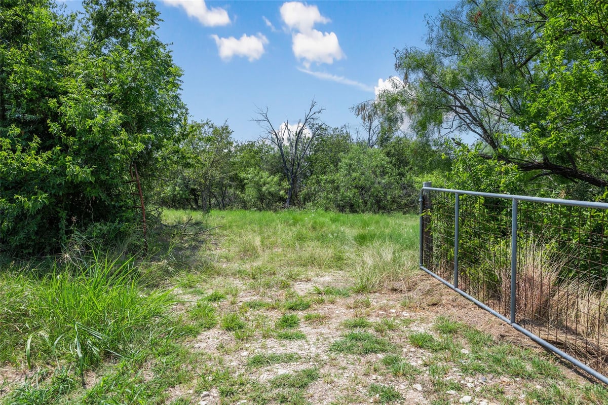 Living area at 925 N 1st St - na, Jarrell, TX