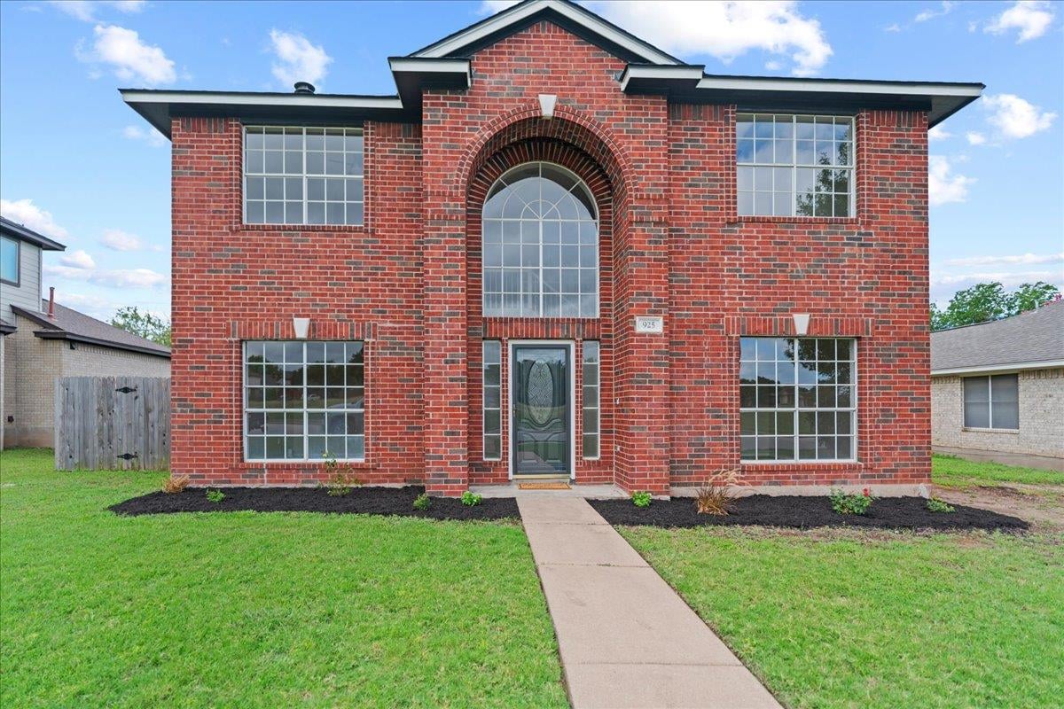 View 925 Picadilly DR in Windermere Ph F Sec 02 925 Picadilly DR - front exterior - Luxury home in Windermere Ph F Sec 02, Pflugerville, TX