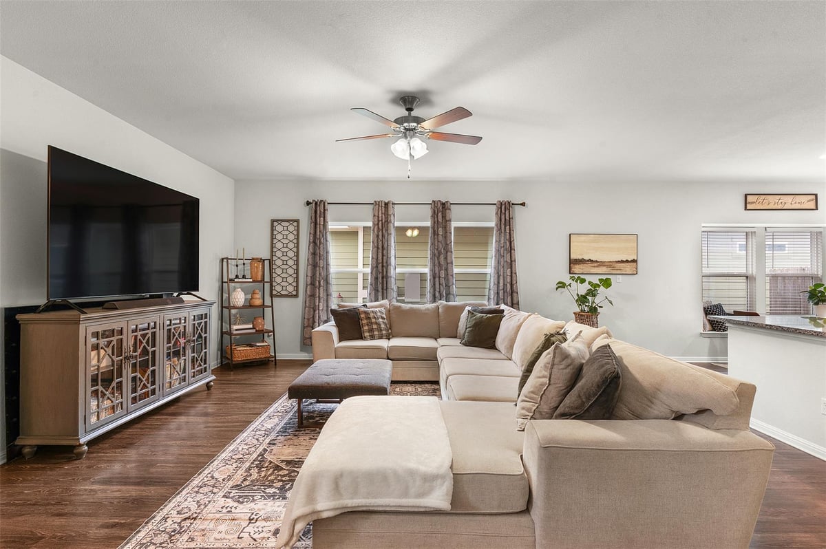 Living area at 925 Stampede Rd - 3 bed 2 bath home