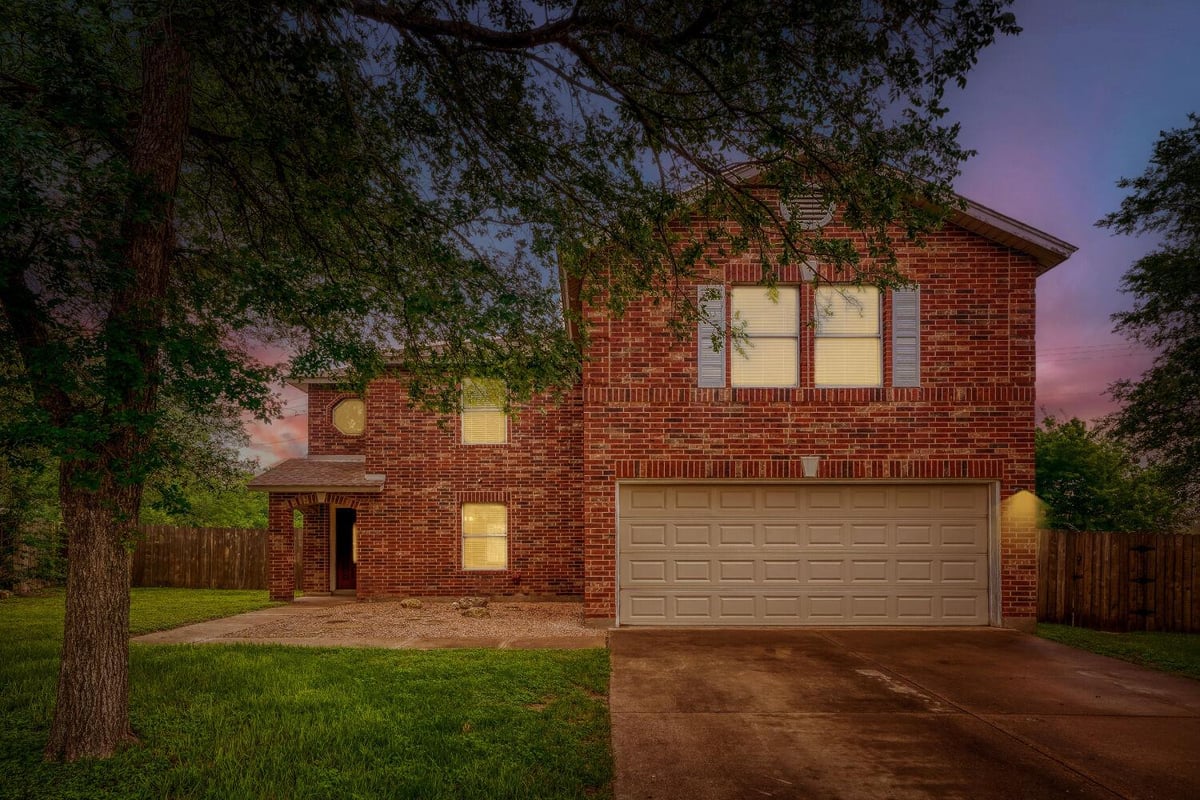 View 928 Justeford Dr in Springbrook 01 Sec 04 928 Justeford Dr - front exterior - Luxury home in Springbrook 01 Sec 04, Pflugerville, TX