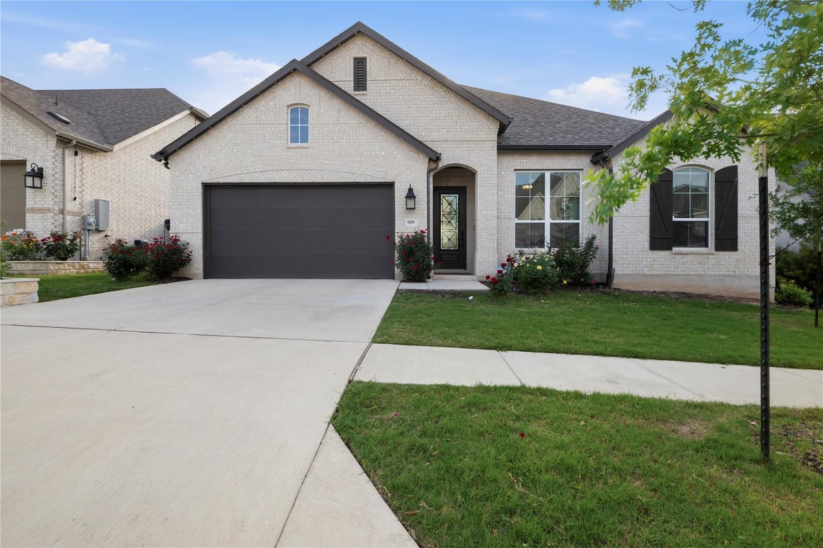 View 929 Mollie McBride LN in Bryson Ph 4 Sec 5 929 Mollie McBride LN - front exterior - Luxury home in Bryson Ph 4 Sec 5, Leander, TX