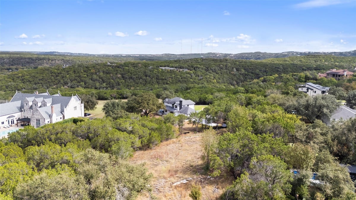 View 9300 Winchester RD Unit #4 in Montgomery 9300 Winchester RD Unit #4 - property photo 1 - Luxury lot in Montgomery, Austin, TX