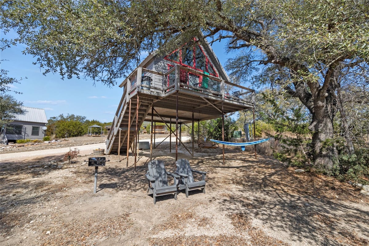 Living area at 931 Sycamore Creek Dr - Creekside Add, Dripping Springs, TX