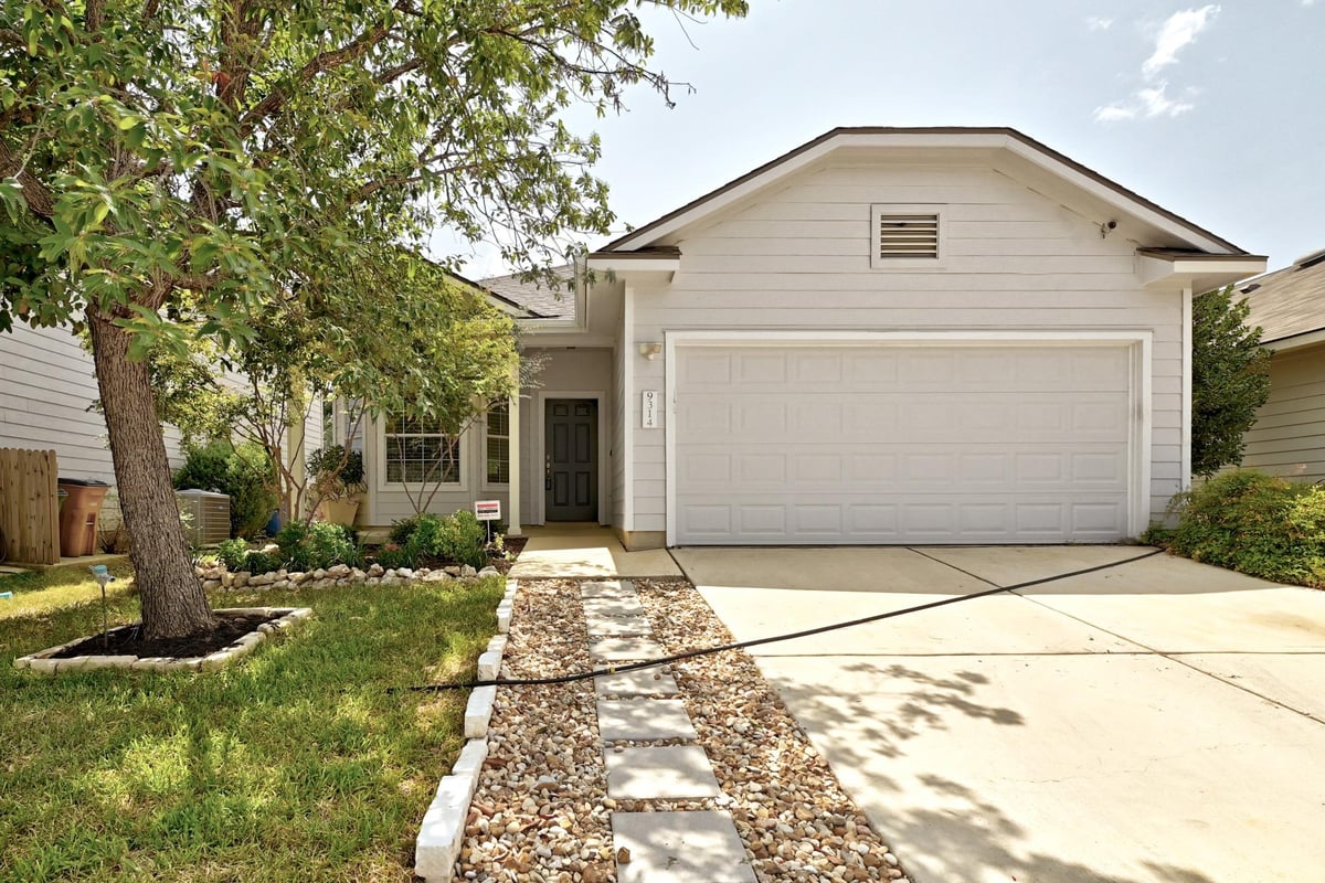 View 9314 Brandts Wood ST in Crossing At Onion Creek Sec 01 9314 Brandts Wood ST - property photo 1 - Luxury home in Crossing At Onion Creek Sec 01, Austin, TX