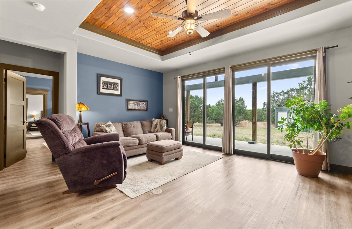 Living area at 932 Whitetail Ridge Dr - 3 bed 2 bath home
