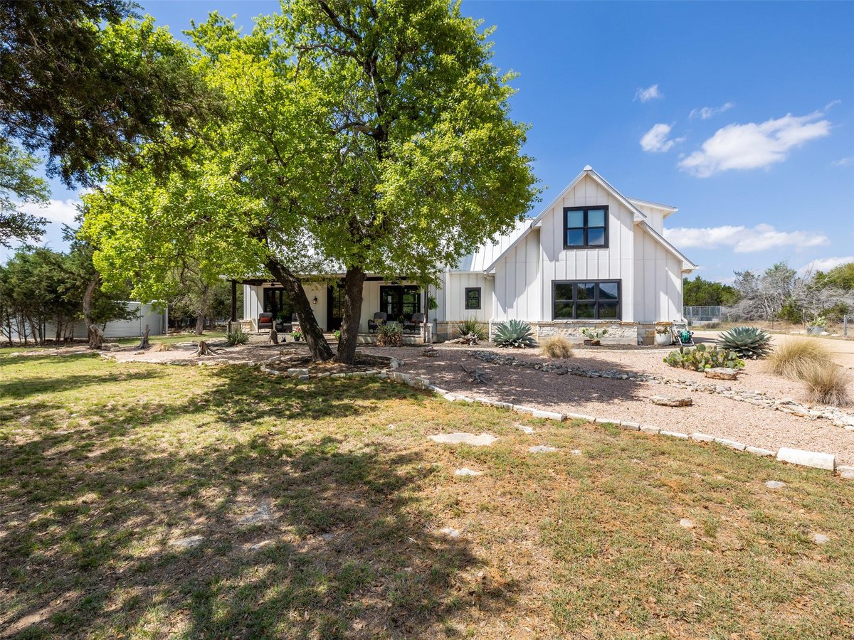 View 933 Beauchamp Rd in Shady Valley Iii 933 Beauchamp Rd - front exterior - Luxury home in Shady Valley Iii, Dripping Springs, TX
