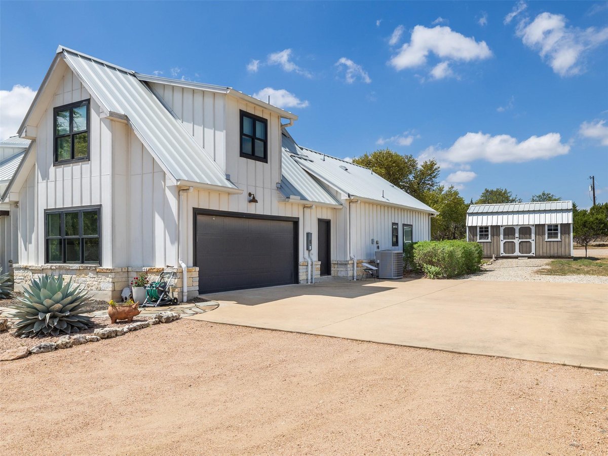 Bathroom at 933 Beauchamp Rd - 4 bed 3 bath home