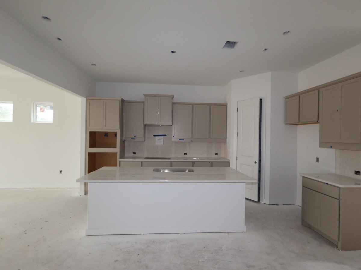 Living area at 933 Corvallis Dr - 5 bed 4 bath home