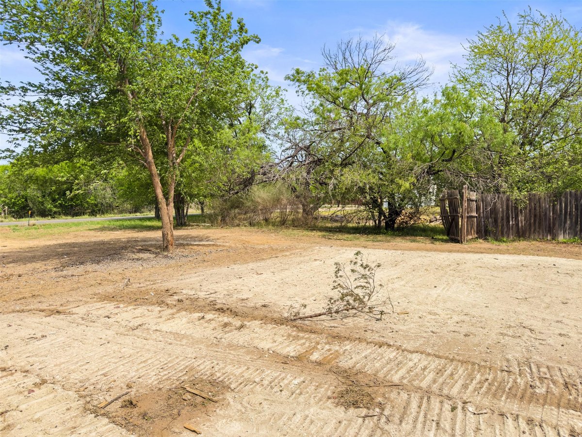 View 933 County Road 118 in Sherwood Shores 933 County Road 118 - front exterior - Luxury lot in Sherwood Shores, Burnet, TX