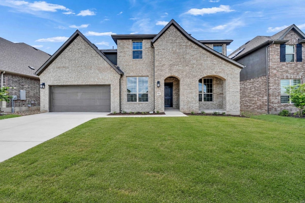 View 933 Landing LN in Hawkes Landing 933 Landing LN - front exterior - Luxury home in Hawkes Landing, Leander, TX