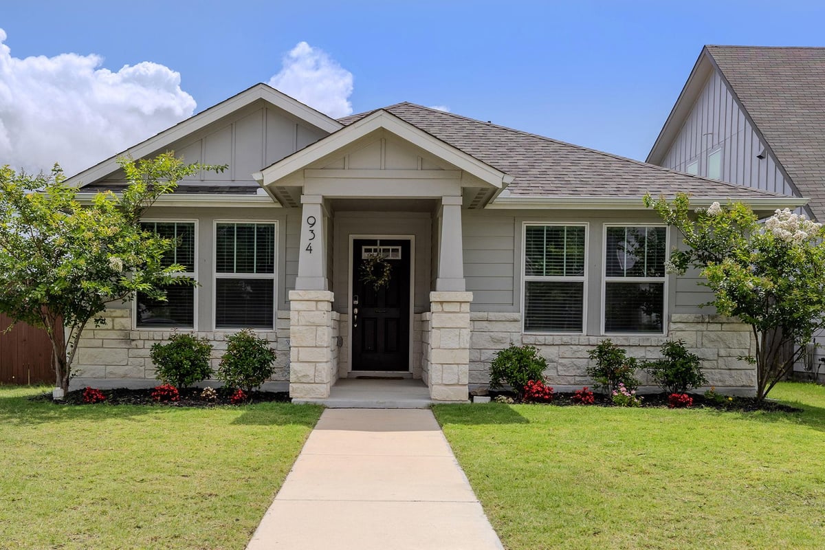 View 934 Main ST in Durango Farms Ph 1 934 Main ST - front exterior - Luxury home in Durango Farms Ph 1, Hutto, TX