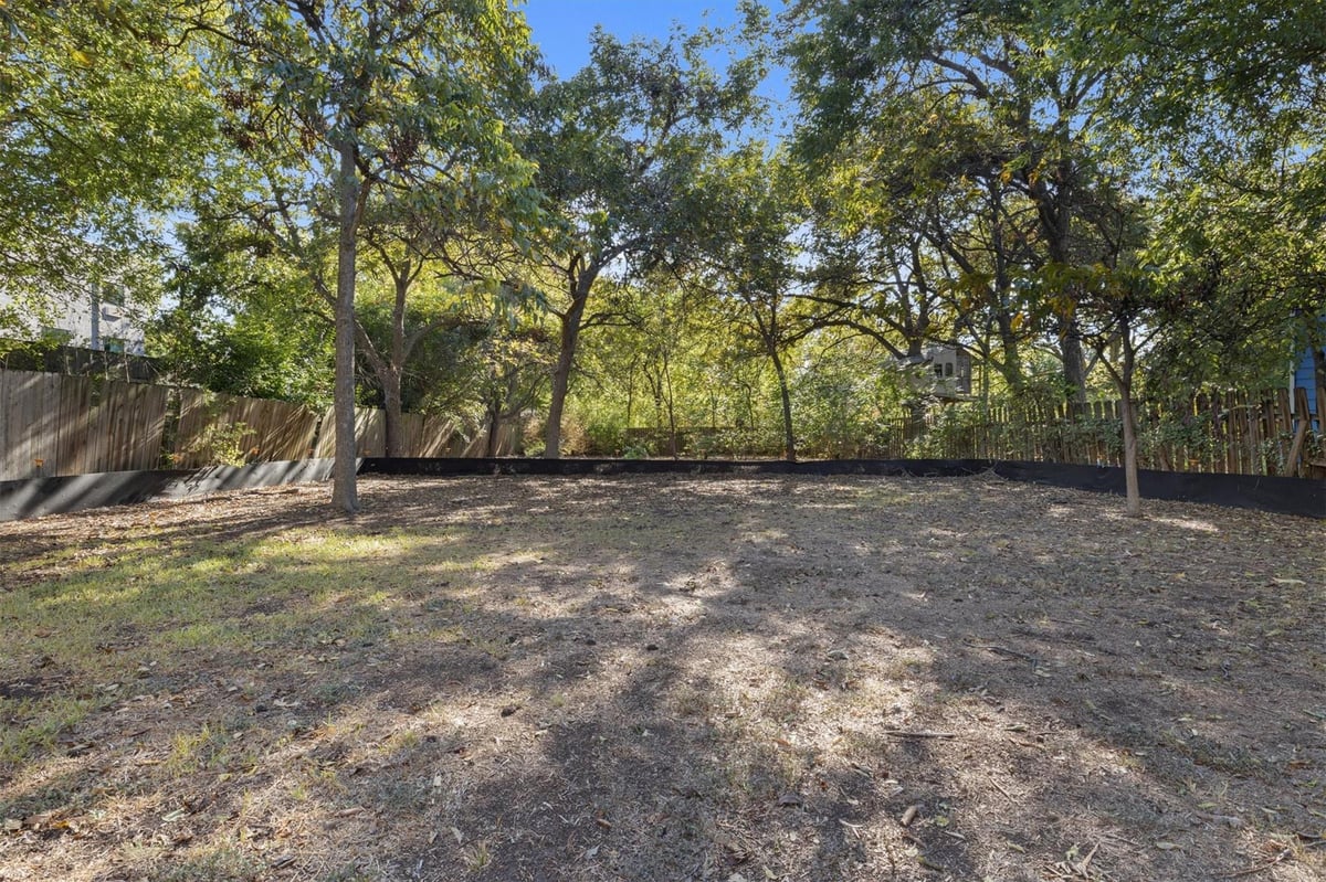 View 935 E 56th St Unit #2 & 3 in Hill 935 E 56th St Unit #2 & 3 - front exterior - Luxury lot in Hill, Austin, TX