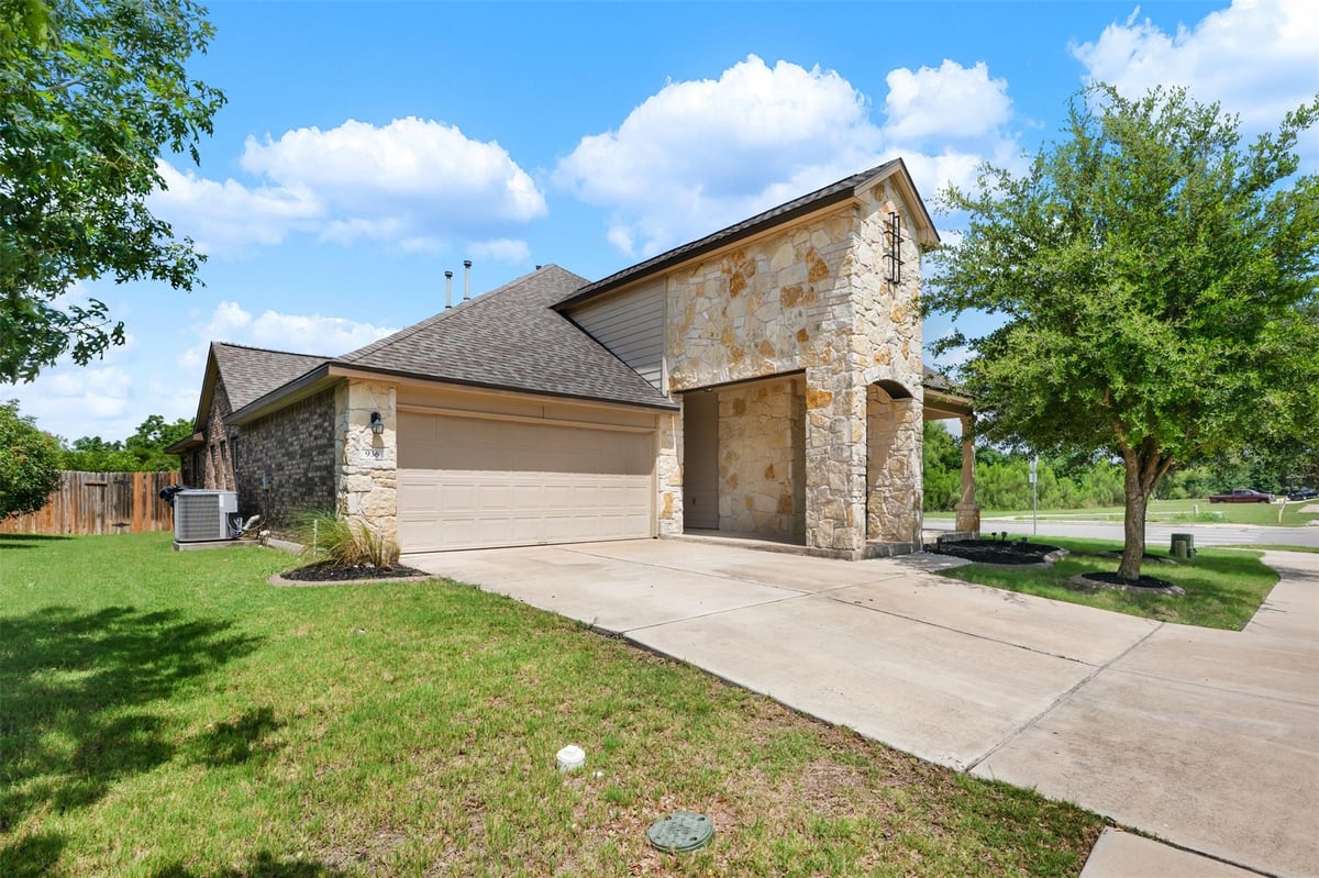 View 936 Canvasback Creek DR in Magnolia Crk Sec 2 Amd 936 Canvasback Creek DR - front exterior - Luxury home in Magnolia Crk Sec 2 Amd, Leander, TX