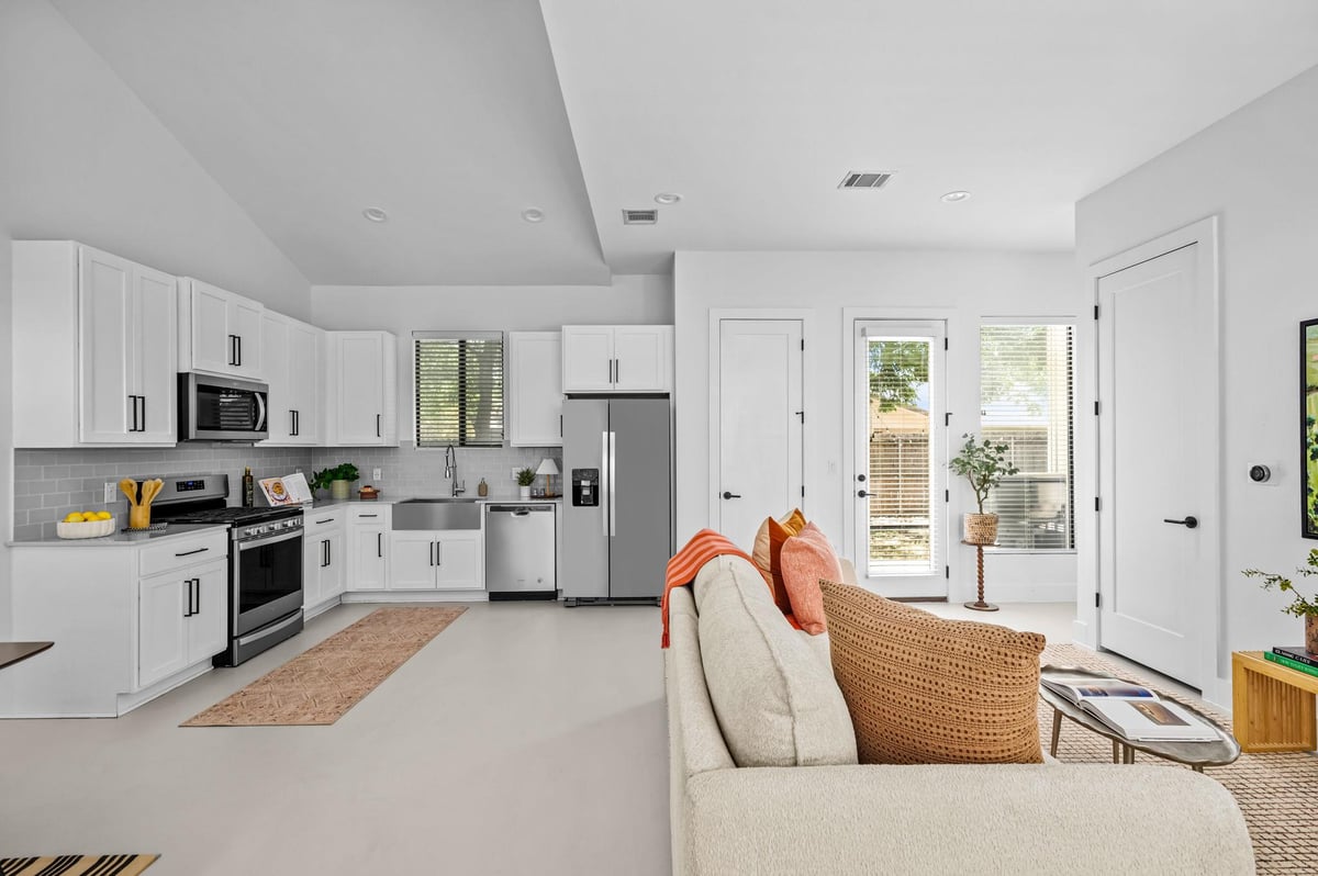 View 939 E 52nd ST Unit #2 in Ridgetop 939 E 52nd ST Unit #2 - front exterior - Luxury home in Ridgetop, Austin, TX