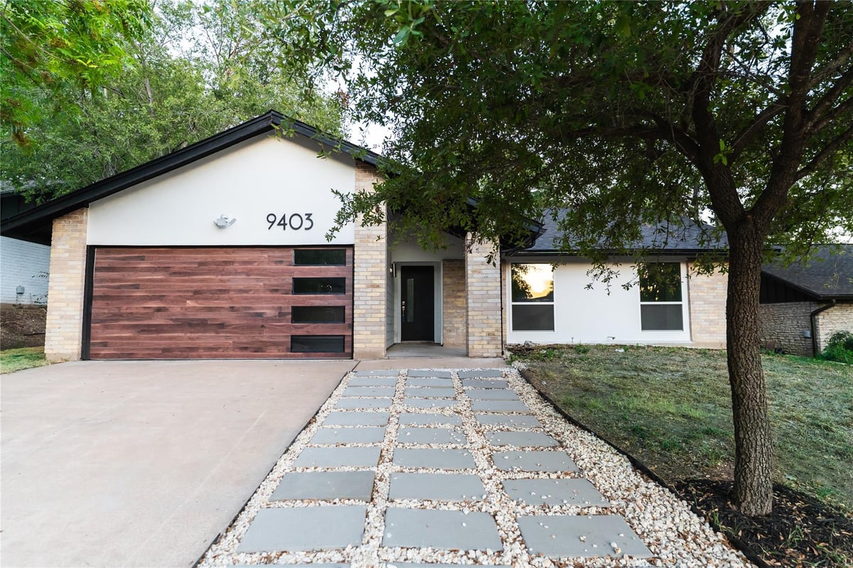 View 9403 Hunters TRCE in Quail Creek West Sec 04 9403 Hunters TRCE - property photo 1 - Luxury home in Quail Creek West Sec 04, Austin, TX
