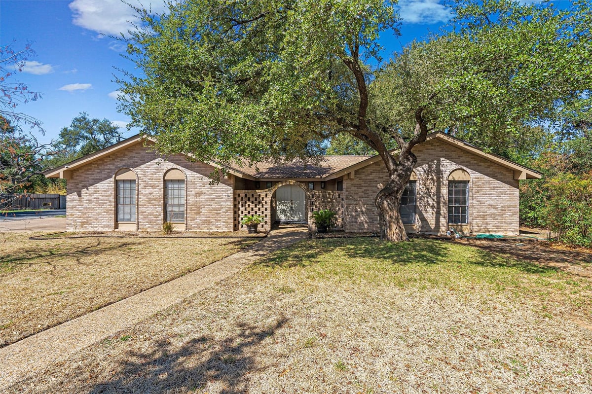View 9404 Eddystone St in Jolly Oaks Phase 1 9404 Eddystone St - front exterior - Luxury home in Jolly Oaks Phase 1, Austin, TX