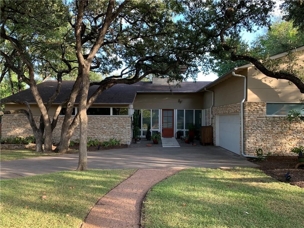View 9405 Arch Hill Cir in Balcones Village Sec 07 9405 Arch Hill Cir - front exterior - Luxury home in Balcones Village Sec 07, Austin, TX