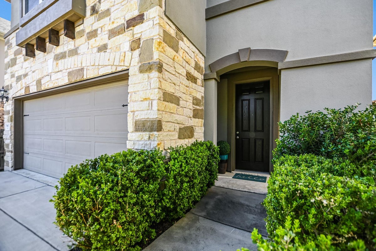 View 9408 Hunter LN in Reserve At Southpark Meadows I 9408 Hunter LN - front exterior - Luxury home in Reserve At Southpark Meadows I, Austin, TX