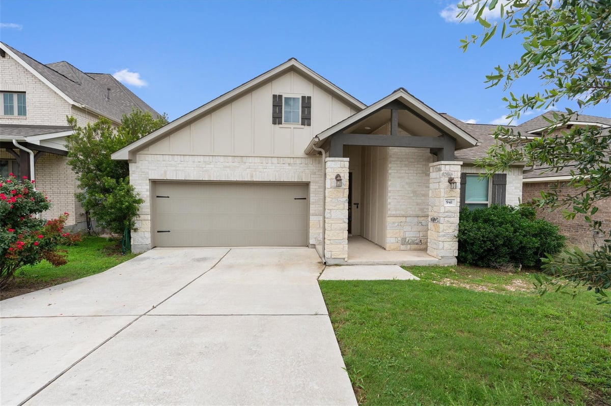 View 941 Del Raphael DR in Palmera Ridge 941 Del Raphael DR - front exterior - Luxury home in Palmera Ridge, Leander, TX