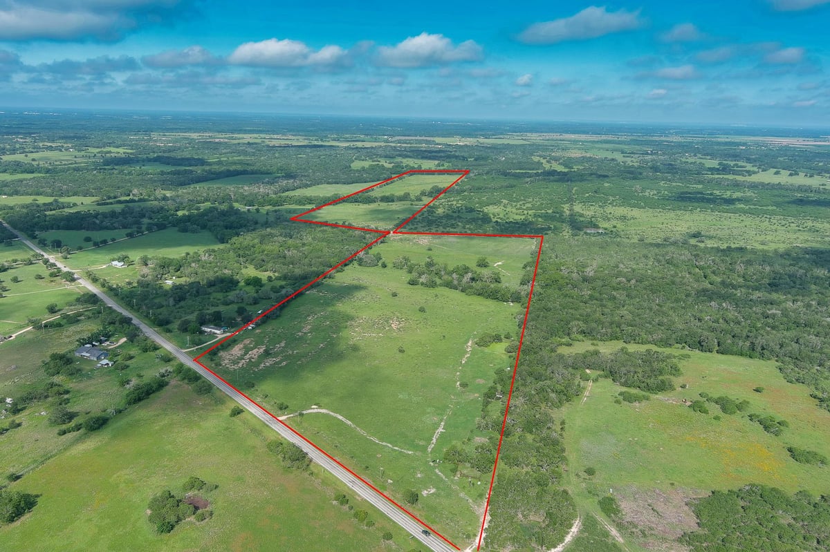 View 9411 FM 86 Highway in n/a 9411 FM 86 Highway - front exterior - Luxury home in n/a, Lockhart, TX