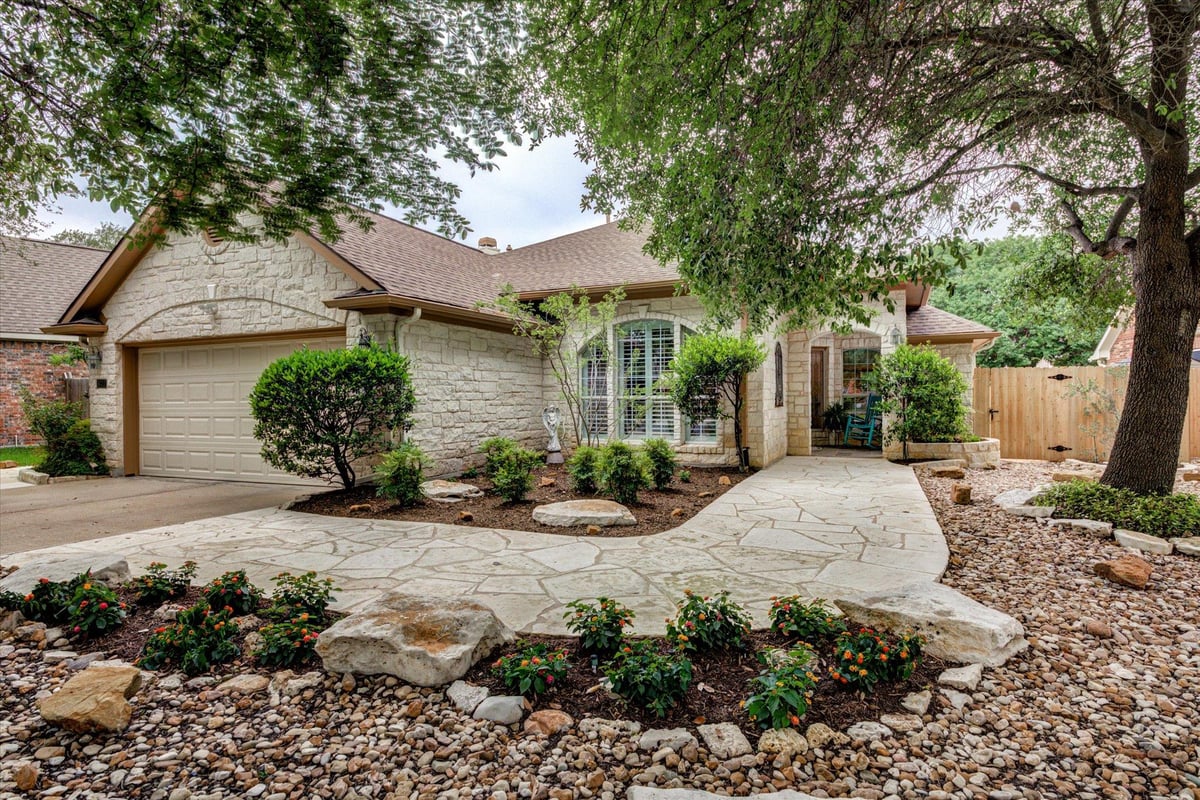 View 9413 La Puente DR in Village At Western Oaks Sec 16 9413 La Puente DR - property photo 1 - Luxury home in Village At Western Oaks Sec 16, Austin, TX