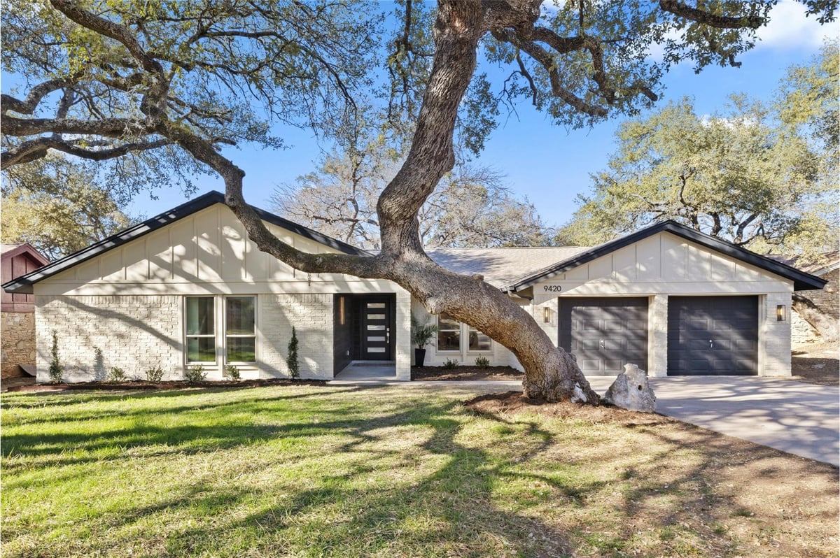 View 9420 Shady Oaks DR in Village Oaks Sec 3 9420 Shady Oaks DR - property photo 1 - Luxury home in Village Oaks Sec 3, Austin, TX