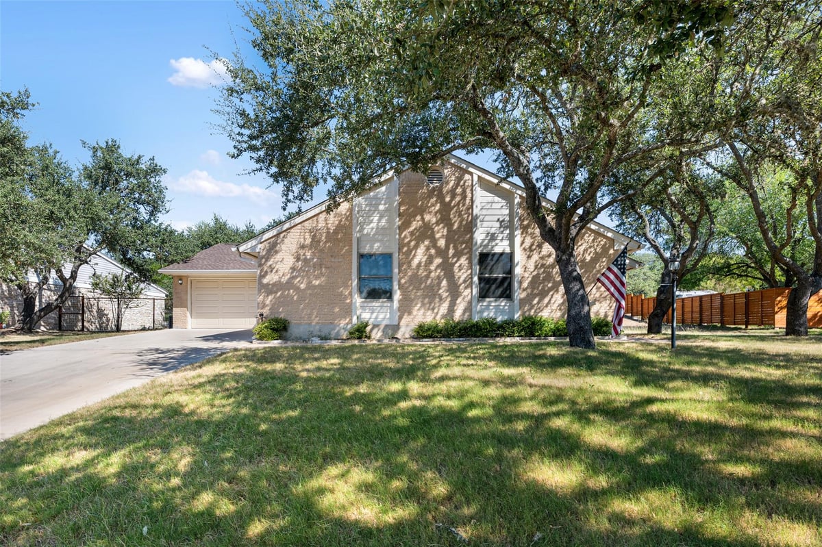 View 9424 El Rey BLVD in Granada Estates Sec 04 9424 El Rey BLVD - front exterior - Luxury home in Granada Estates Sec 04, Austin, TX