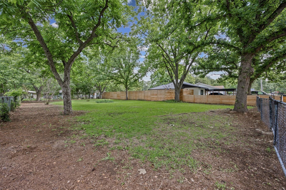 View 943 Field ST in Rio Vista Terrace 943 Field ST - front exterior - Luxury lot in Rio Vista Terrace, San Marcos, TX