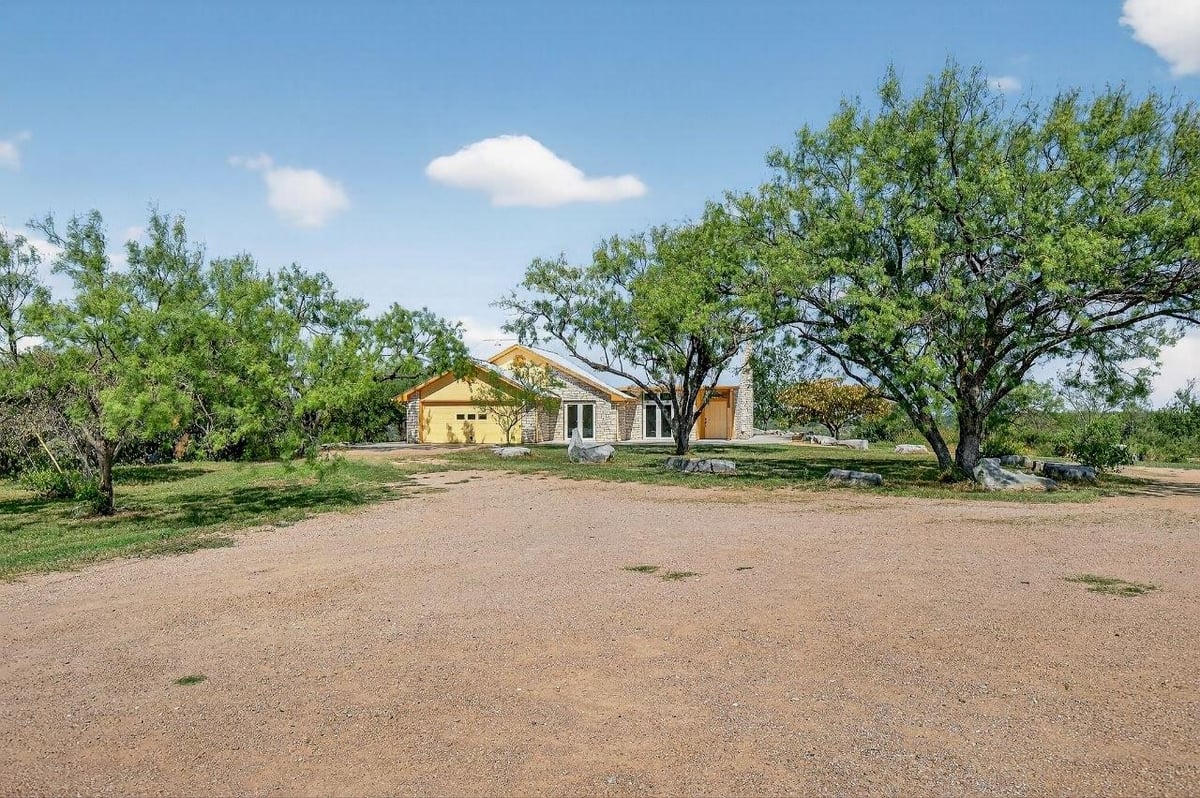 95 Gateway North - front exterior - Luxury home in None, Marble Falls, TX