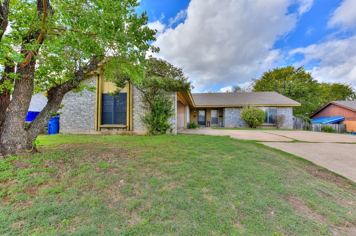 View 9502 Parkfield Dr in Quali Creek West 9502 Parkfield Dr - front exterior - Luxury home in Quali Creek West, Austin, TX